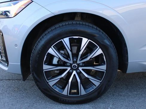 Used 2025 Volvo XC60 B5 Plus image 36