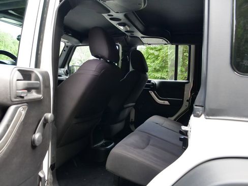 Used 2015 Jeep Wrangler Unlimited Sport image 19