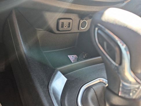 Used 2022 Chevrolet Traverse LS image 21