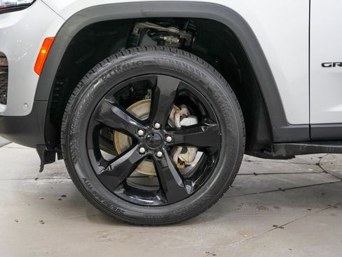 Used 2024 Jeep Grand Cherokee Limited w/ Luxury Tech Group II AWD/4WD image 29