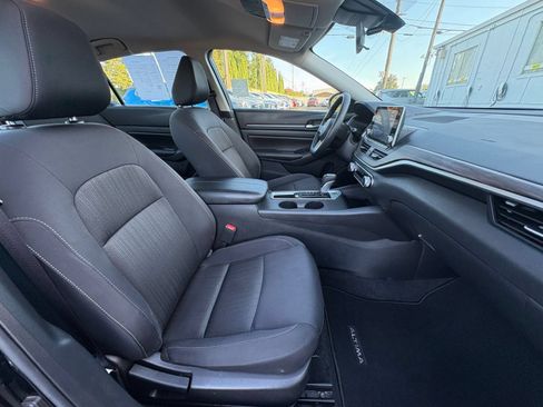 Used 2025 Nissan Altima 2.5 SV FWD image 27
