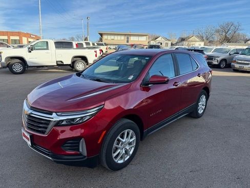 Used 2023 Chevrolet Equinox LT image 3