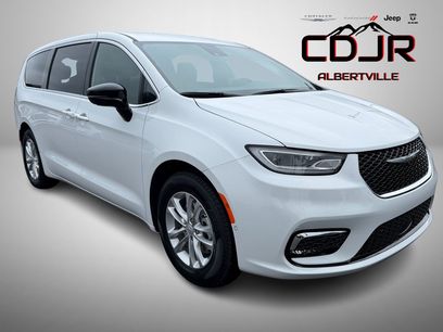 New 2026 Chrysler Pacifica Select