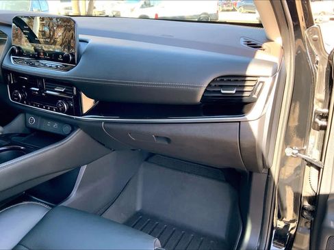 Used 2023 Nissan Rogue SL w/ SL Premium Package image 18