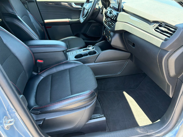 Used 2025 Ford Escape ST-Line FWD image 13
