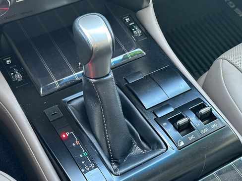 Used 2020 Lexus GX 460 Premium w/ Premium Package image 23