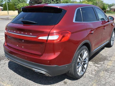 Used 2016 Lincoln MKX Reserve w/ Technology Package FWD image 4