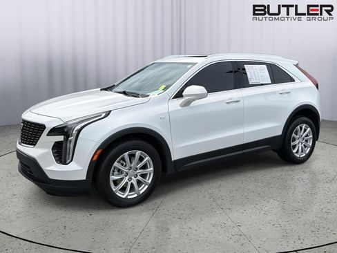 Used 2023 Cadillac XT4 Luxury w/ Cold Weather Package FWD image 1