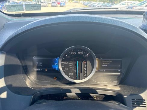 Used 2014 Ford Explorer XLT w/ Equipment Group 202A AWD/4WD image 17