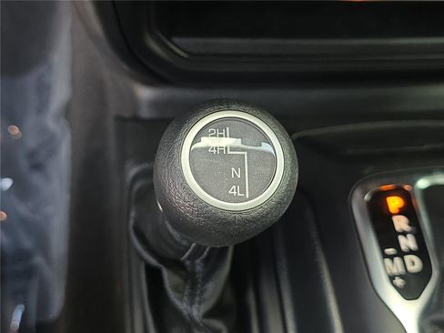 Used 2025 Jeep Wrangler Sport AWD/4WD image 16