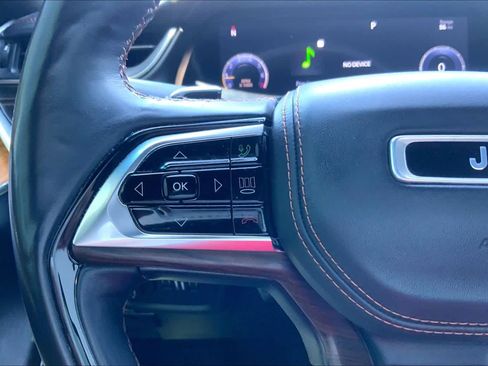 Used 2022 Jeep Grand Cherokee L Summit w/ Luxury Tech Group V image 21