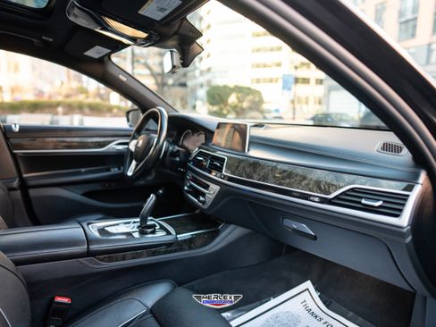 Used 2019 BMW 750i xDrive w/ Executive Package image 15