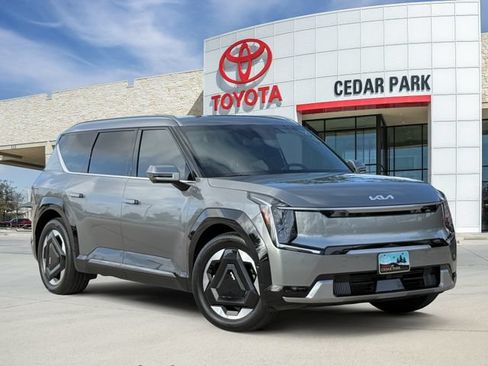 Used 2024 Kia EV9 Land AWD/4WD image 1