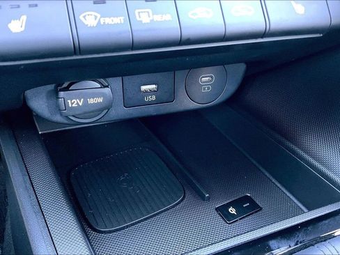 Used 2025 Hyundai Elantra SEL image 32