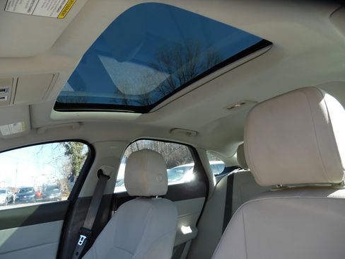 Used 2017 Jaguar XF Premium image 17