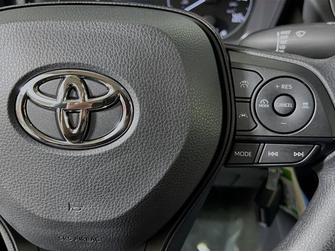 Used 2025 Toyota Corolla LE image 20