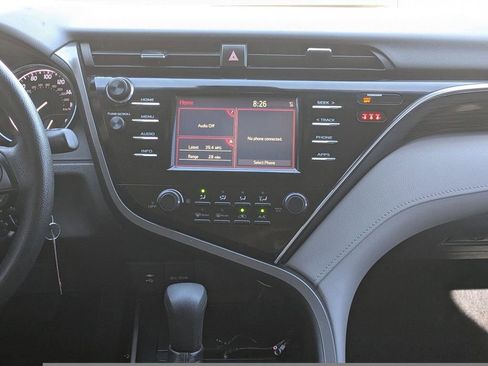Used 2018 Toyota Camry LE image 18