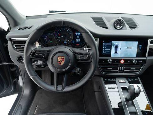 Certified 2026 Porsche Macan AWD/4WD image 31