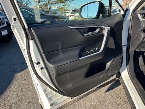 Used 2025 Toyota RAV4 XLE image 20