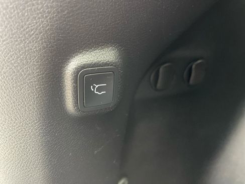 Used 2020 Jeep Cherokee Latitude Plus AWD/4WD image 24