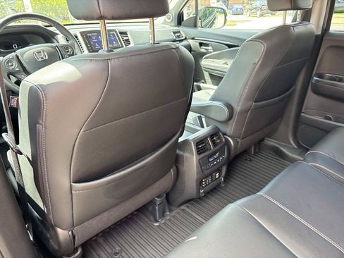 Used 2018 Honda Pilot Touring image 32