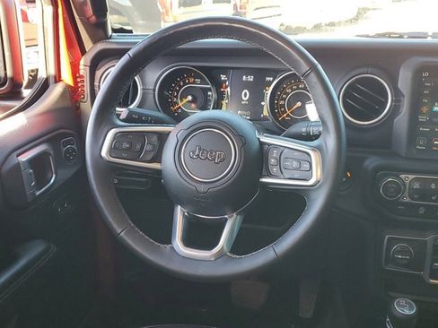 Used 2020 Jeep Gladiator Overland image 17