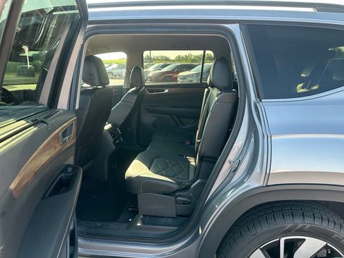 Used 2025 Volkswagen Atlas SE AWD/4WD image 20
