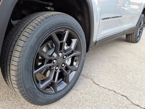 New 2025 Jeep Grand Cherokee Limited image 10