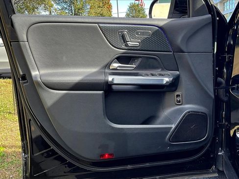 Used 2025 Mercedes-Benz GLB 250 4MATIC image 18