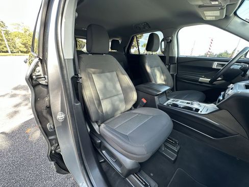 Used 2022 Ford Explorer XLT image 29