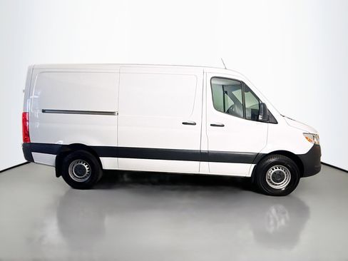 Used 2022 Mercedes-Benz Sprinter 1500 image 11