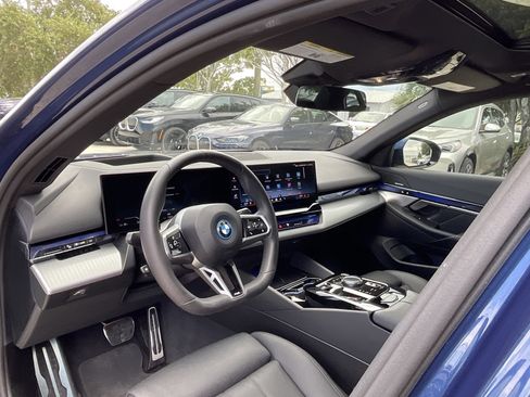 Certified 2025 BMW i5 xDrive40 w/ M Sport Package AWD/4WD image 9