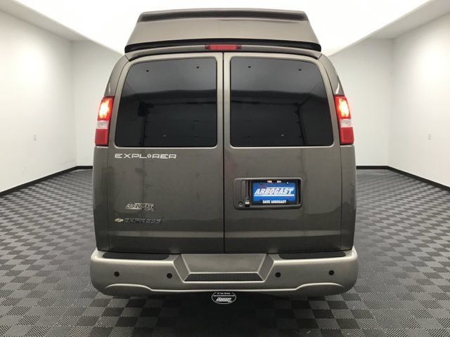 Used 2023 Chevrolet Express 2500 RWD image 4