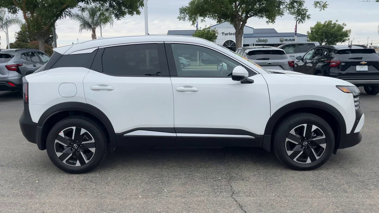 Used 2025 Nissan Kicks SR AWD/4WD image 8