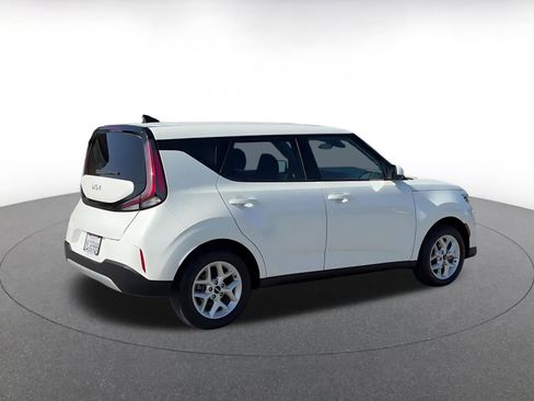 Used 2025 Kia Soul LX w/ LX Technology Package FWD image 15