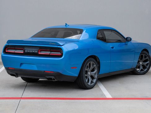 Used 2015 Dodge Challenger SXT Plus RWD image 9
