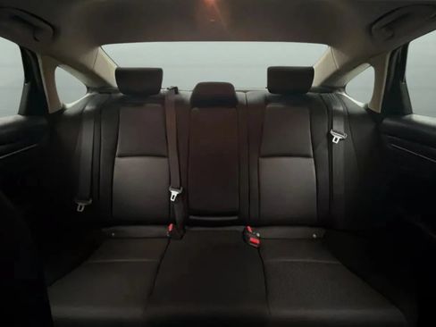 Used 2018 Honda Accord EX image 19