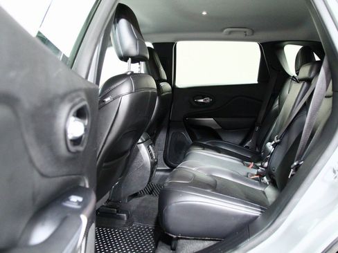 Used 2019 Jeep Cherokee Latitude Plus w/ Cold Weather Group image 28