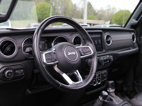 Used 2020 Jeep Wrangler Unlimited Sahara image 17