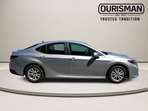 Used 2025 Toyota Camry LE FWD image 10