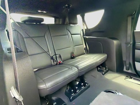 Used 2025 Chevrolet Suburban Z71 AWD/4WD image 21