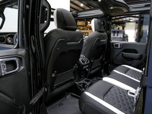 Used 2025 Jeep Wrangler Unlimited Rubicon w/ Technology Group image 61