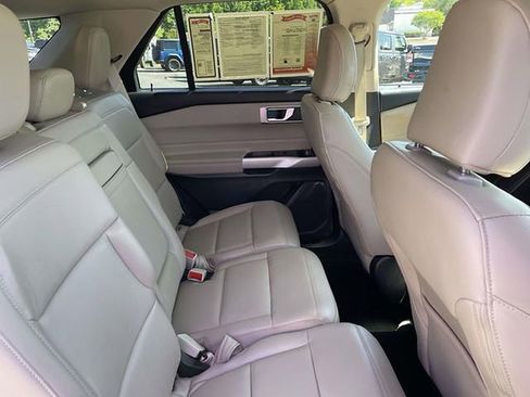 Used 2022 Ford Explorer XLT w/ Equipment Group 202A AWD/4WD image 12