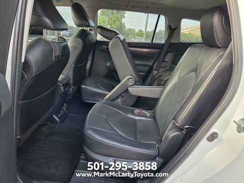 Used 2022 Toyota Highlander Platinum FWD image 7