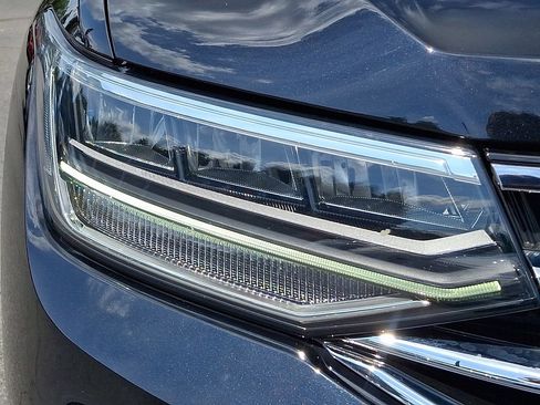 Used 2022 Volkswagen Tiguan SE AWD/4WD image 9