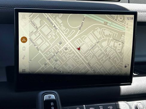 Used 2023 Land Rover Defender 130 SE image 28