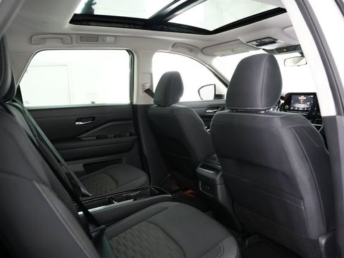 Used 2022 Nissan Pathfinder SV w/ SV Premium Package AWD/4WD image 38