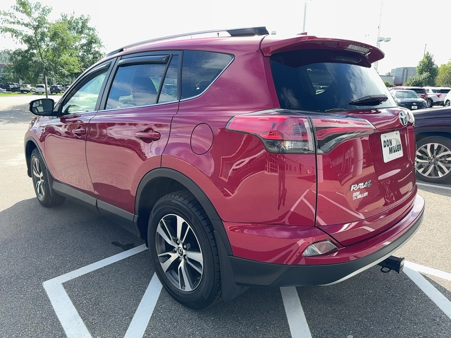 Used 2017 Toyota RAV4 XLE w/ All Weather Liner Package AWD/4WD image 5