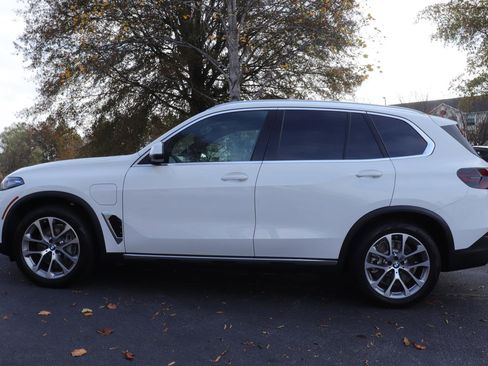 New 2026 BMW X5 xDrive50e w/ Climate Comfort Package image 4