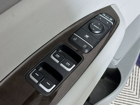 Used 2018 Kia Optima EX w/ Premium Package image 17